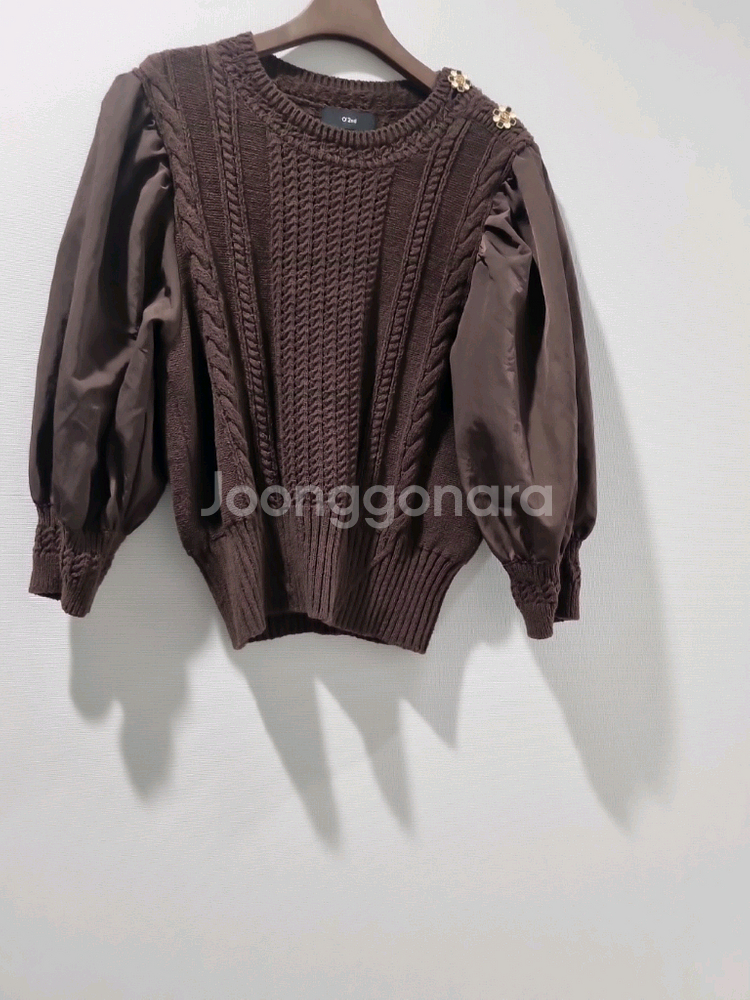 오즈세컨 케이블 브라운 니트 퍼프 블라우스 23-24ss--2