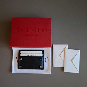 발렌티노 락스터드 카드지갑 블랙 새상품