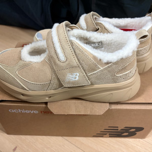 뉴발란스 윈터브리즈 230