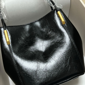 루멘 블랙 가죽 핸드백