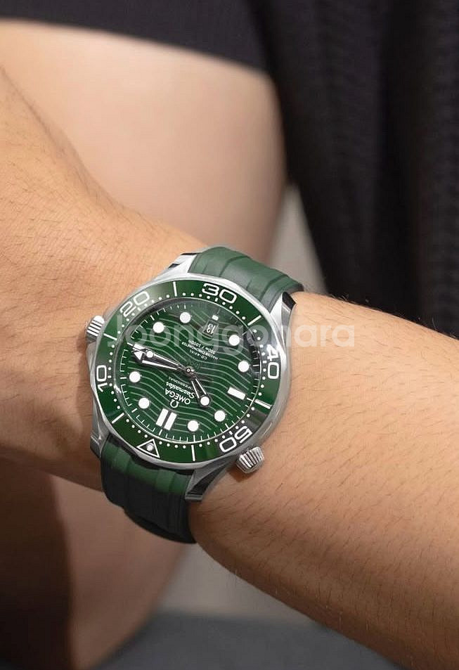 오메가 신형 씨마스터300 그린42러버 추가 밴드2종 포함--1