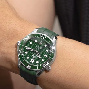 오메가 신형 씨마스터300 그린42mm러버 추가 밴드2종 포함