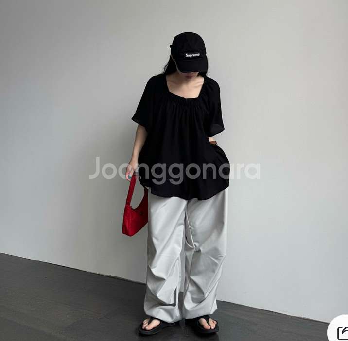 (새제품) 모네 스퀘어넥 블라우스--2