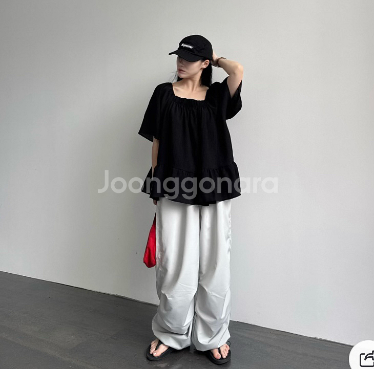 (새제품) 모네 스퀘어넥 블라우스--3