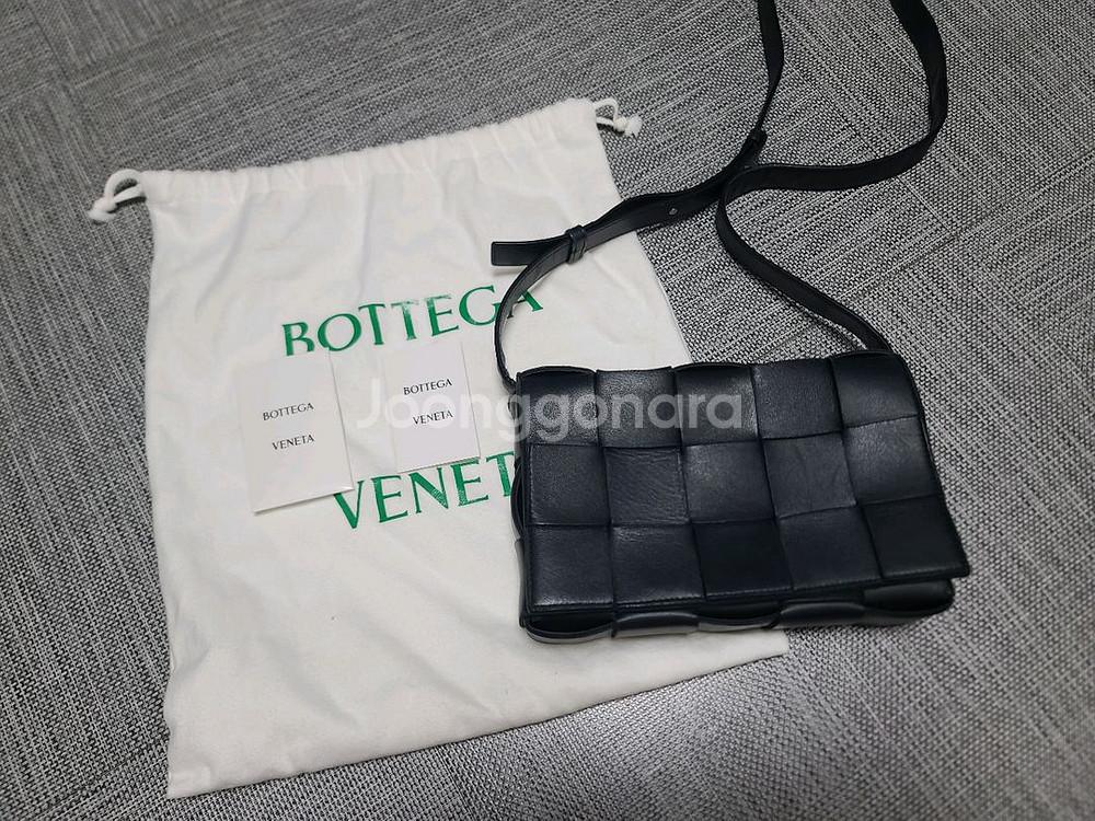 보테가베네타 카세트백 레더 미디움 블랙 크로스백--0