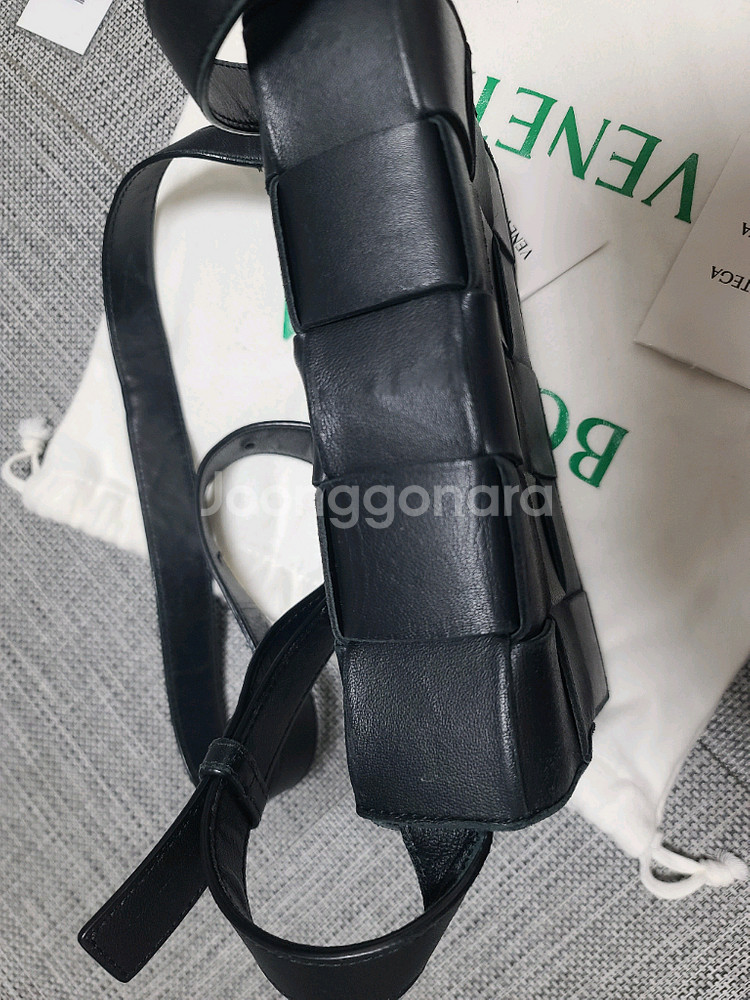 보테가베네타 카세트백 레더 미디움 블랙 크로스백--8