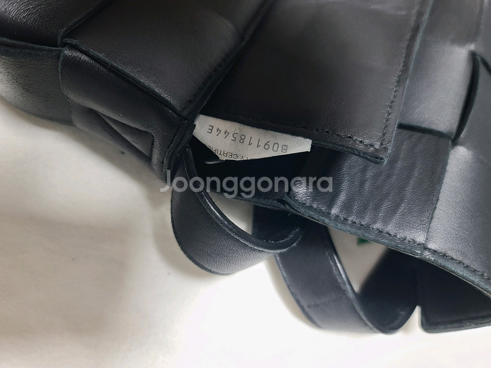 보테가베네타 카세트백 레더 미디움 블랙 크로스백--6