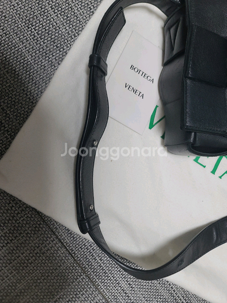 보테가베네타 카세트백 레더 미디움 블랙 크로스백--9