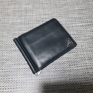 프라다 레더 머니클립 지갑