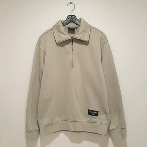 네파에서 나온 반집업 스타일의 맨투맨 티셔츠