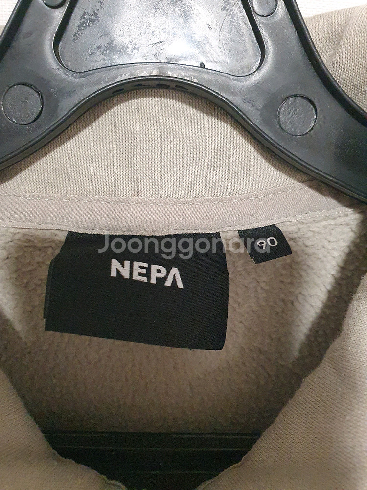 네파에서 나온 반집업 스타일의 맨투맨 티셔츠--2