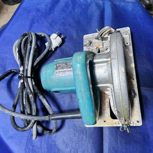 마끼다 7인치 원형톱 5740NB 팝니다