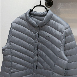 (66) 핑 그레이 여성 단추형 크로스라인 구스다운 경량패딩 골프점퍼