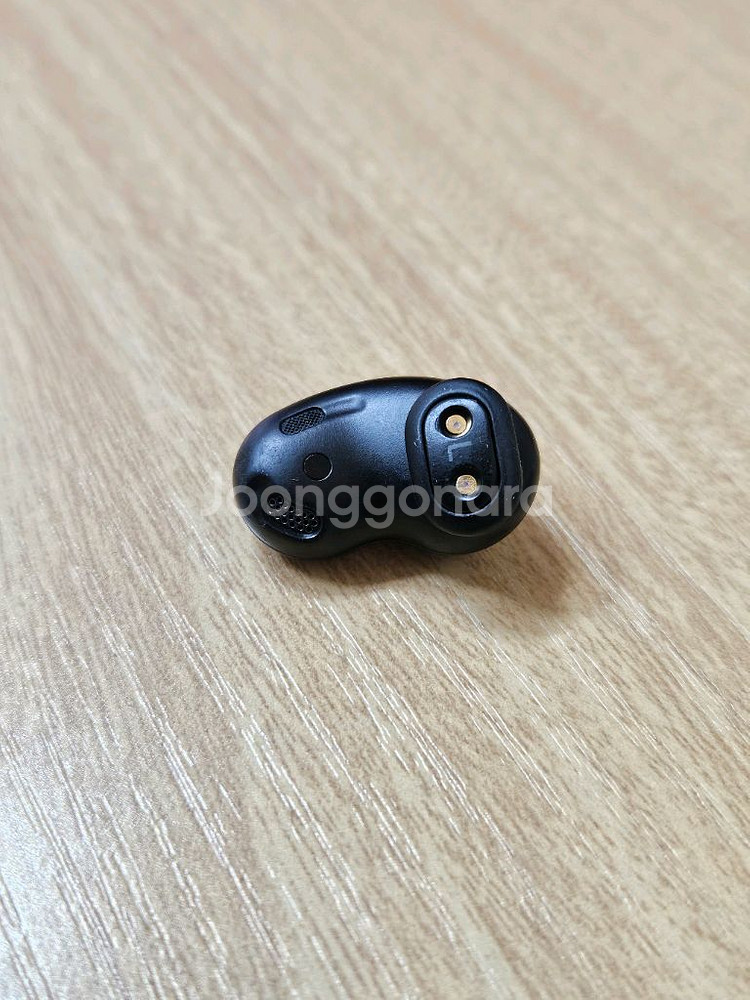 버즈라이브 미스틱블랙 왼쪽--3