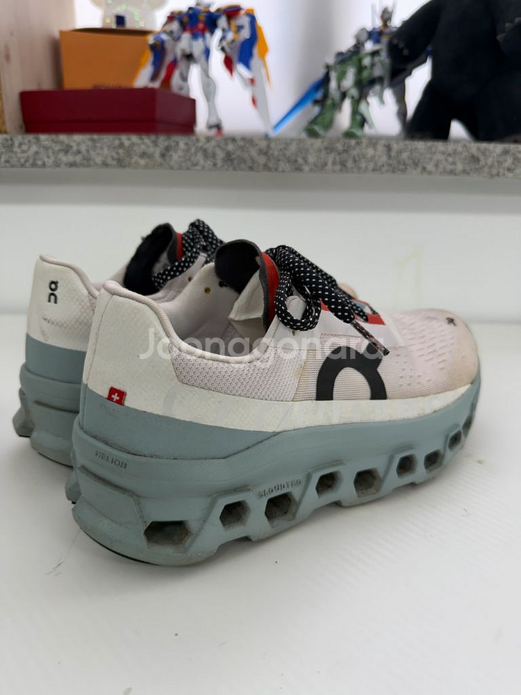 정품) ON 온 러닝 클라우드몬스터 250--3