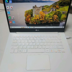 LG gram 노트북(14인치 i3 8램 256SSD)
