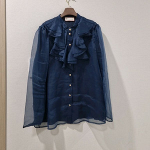 모조에스핀 프릴 시스루 블라우스 네이비