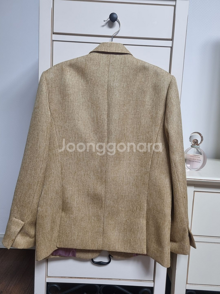 코스모폴리탄줄라이 골드자켓 2사이즈--2