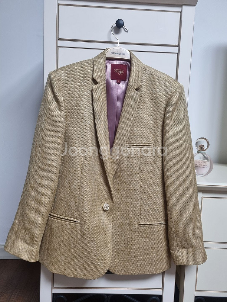 코스모폴리탄줄라이 골드자켓 2사이즈--1