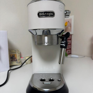 드롱기 뉴데디카 반자동 커피머신기 a급