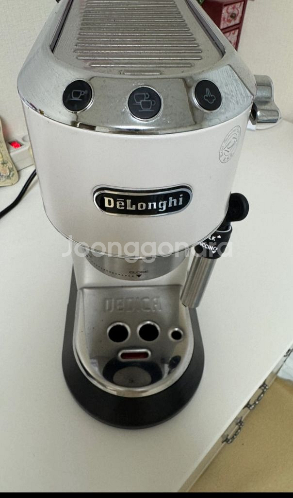 드롱기 뉴데디카 반자동 커피머신기 a급--3