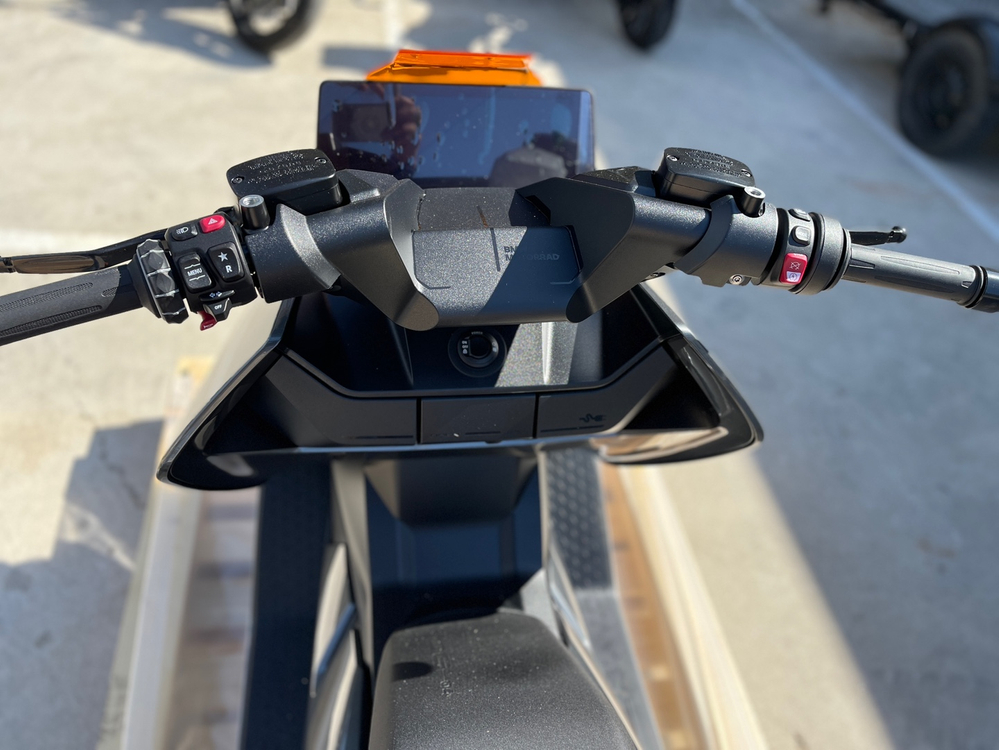 BMW CE04 전기 스쿠터 이미지