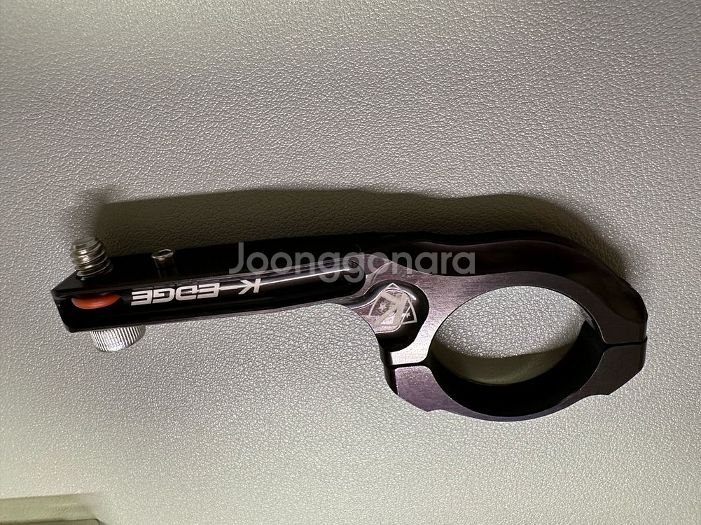 소니 액션캠 AS200V + 케이엣지 거치대 일괄 판매합니다.--1