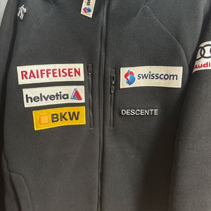 데상트 스위스 스키팀 후드집업