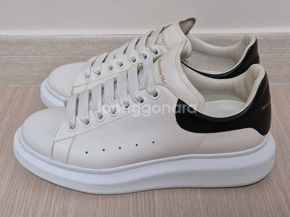 알렉산더맥퀸 스니커즈 41.5사이즈--3