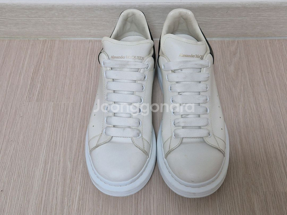 알렉산더맥퀸 스니커즈 41.5사이즈--0