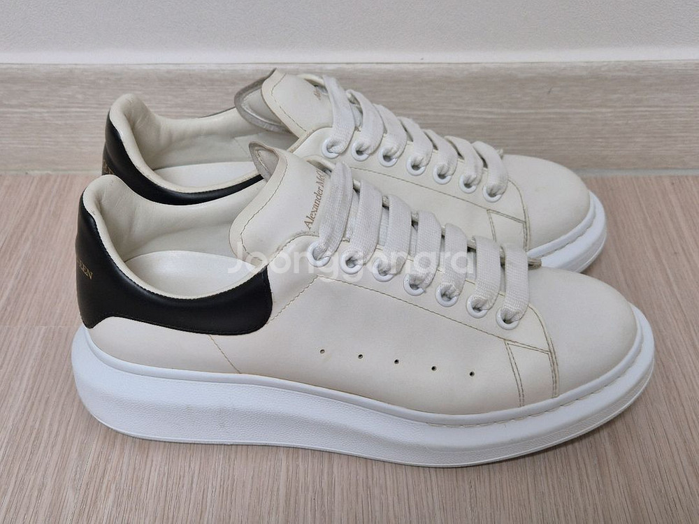 알렉산더맥퀸 스니커즈 41.5사이즈--1