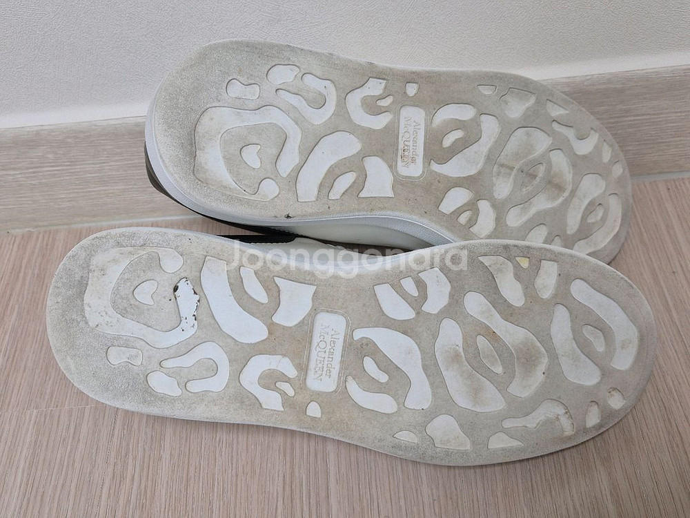 알렉산더맥퀸 스니커즈 41.5사이즈--4