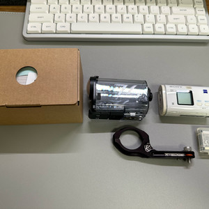 소니 액션캠 AS200V + 케이엣지 거치대 일괄 판매합니다.