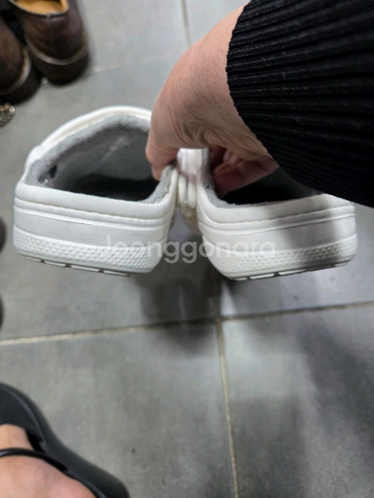 크록스 털 슬리퍼 240--3