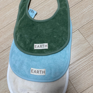 얼스빕 턱받이 EARTH