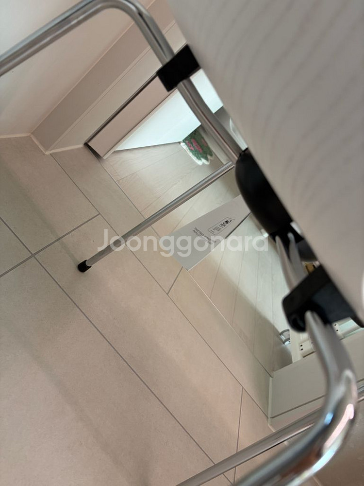 새상품 프리츠한센 컬러드애쉬 화이트 앤트체어--2