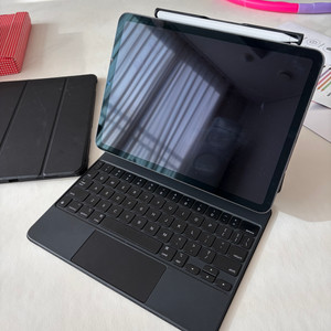 아이패드 에어5세대+매직키보드+애플펜슬2세대+악세사리 전부 덤 - 72만