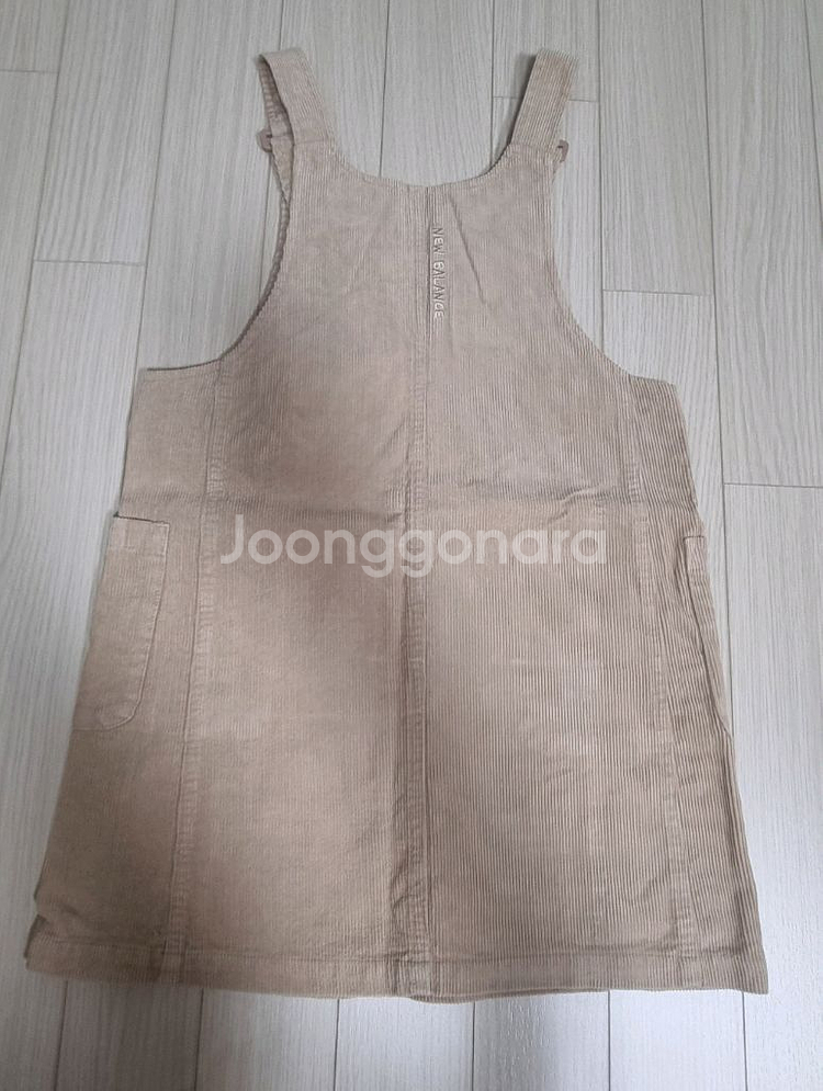 뉴발란스 코듀로이멜빵치마+티셔츠+반양말 세트 140(택포가)--2