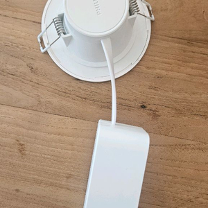 필립스 휴 아카리 다운라이트 이미지