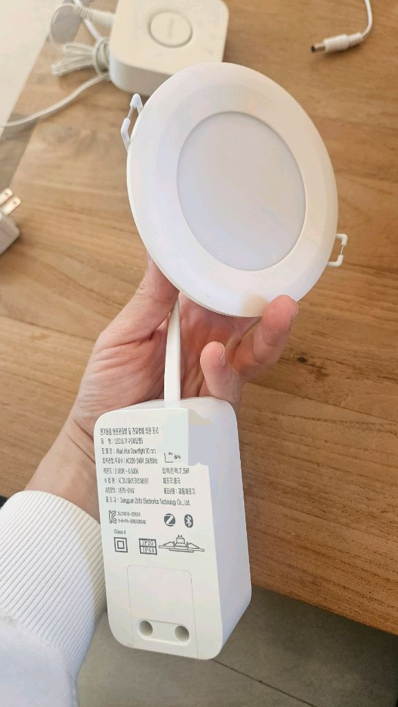 필립스 휴 아카리 다운라이트 이미지