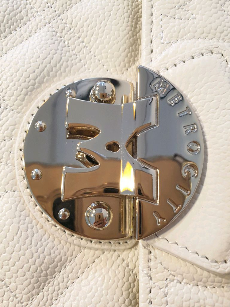 메트로시티 가방 퀼팅 숄더백 크림화이트 색상--8