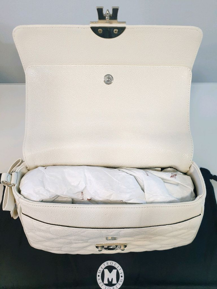 메트로시티 가방 퀼팅 숄더백 크림화이트 색상--5