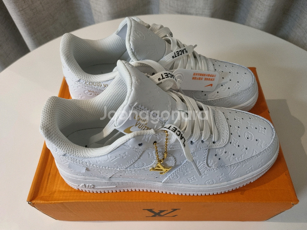 루이비통 x 나이키 에어포스1 스니커즈 새상품--3