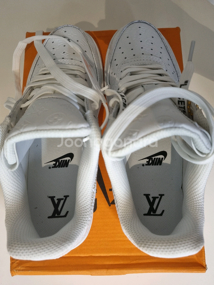 루이비통 x 나이키 에어포스1 스니커즈 새상품--8