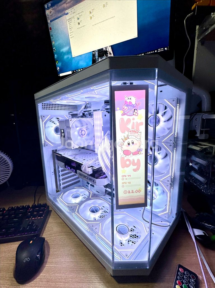 데스크탑 PC 컴퓨터 팝니다. 게이밍·영상편집·화이트--3