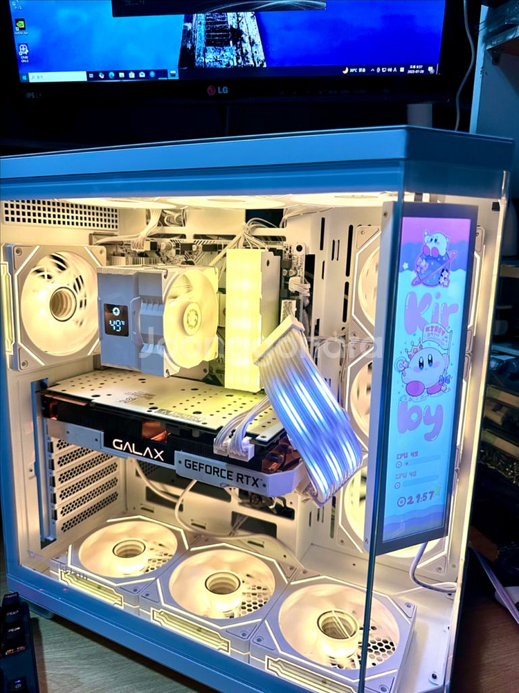 데스크탑 PC 컴퓨터 팝니다. 게이밍·영상편집·화이트--5