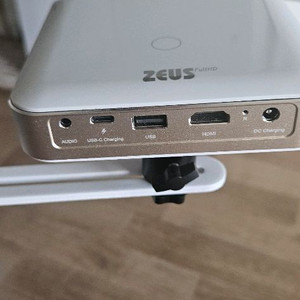 75%세일 4K ZEUS 프로젝터 (530g)