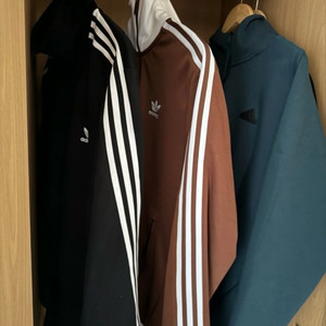 아디다스 져지 블랙 후드집업 그린(에어팟이랑 교신가능)