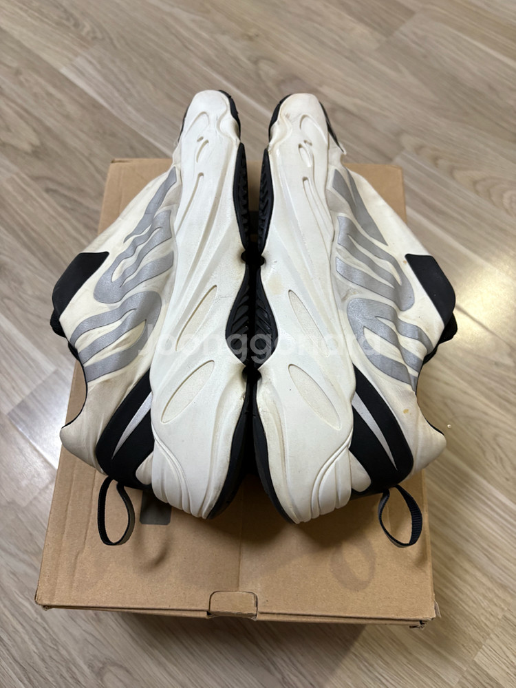 아디다스 이지부스트 700 MNVN 아날로그 265--2