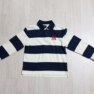 MLB 키즈 바시티 스트라이프 피케 티셔츠 네이비 130 판매합니다.